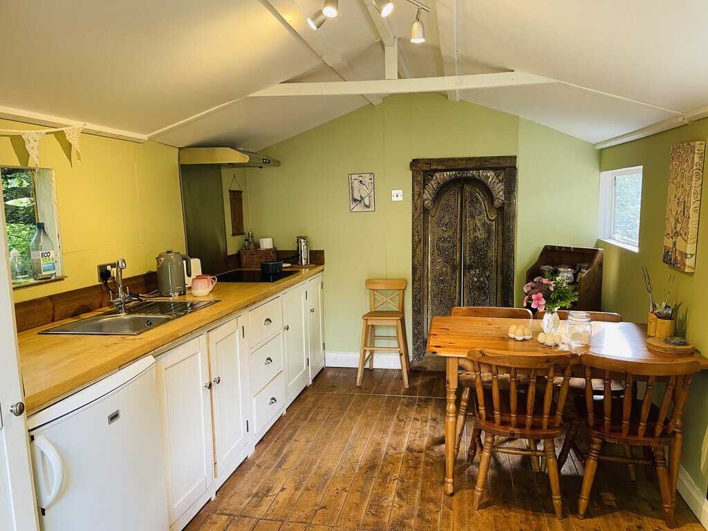 Kitchen Hut